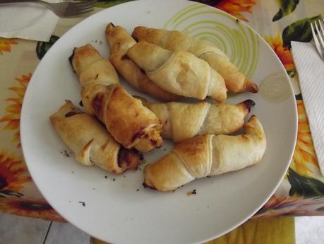 CORNETTI DOLCI CON PASTA SFOGLIA