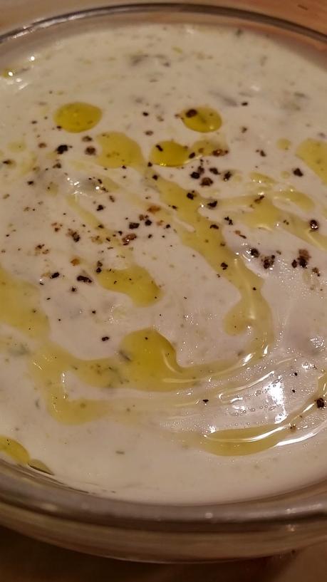 Salsa di yogurt greco e cetriolini...perfetta con il salmone o verdure a vapore