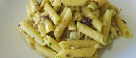 Penne con rana pescatrice e olive