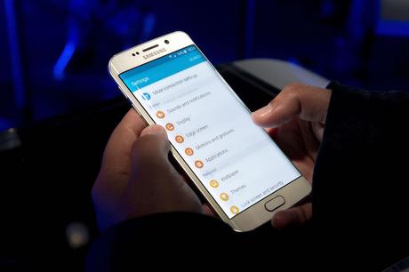Ecco il nuovo Samsung Galaxy S6, specifiche e foto