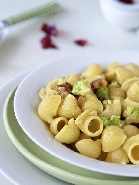 Lumachine con broccolo, pecorino e pancetta affumicata