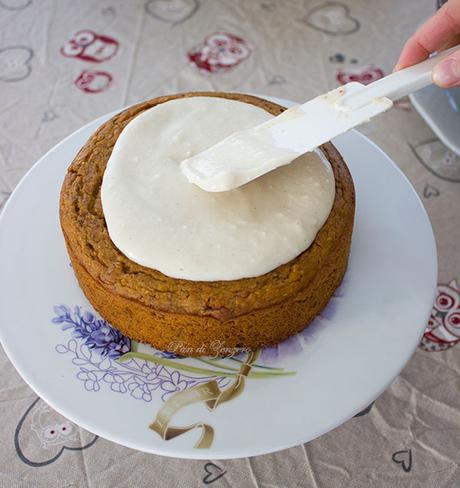 torta di carote con frosting al cocco