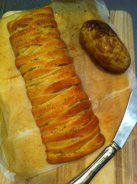 TORTA SALATA DI PASTA FOCACCIA CON PATATE, POMODORINI E CIPOLLE CARAMELLATE AL BALSAMICO