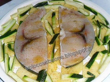 Pesce spada al forno  con patate e zucchine