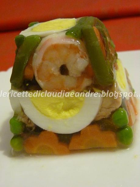 Aspic con verdure, mazzancolle e tonno