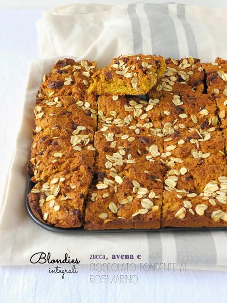 Blondies integrali, alla zucca, avena e cioccolato fondente al rosmarino