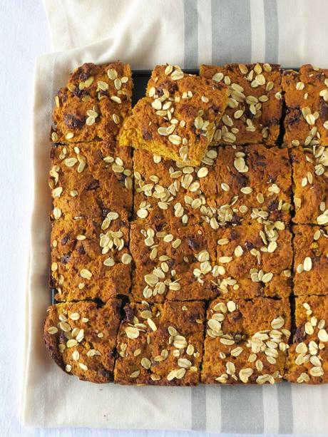 Blondies integrali, alla zucca, avena e cioccolato fondente al rosmarino