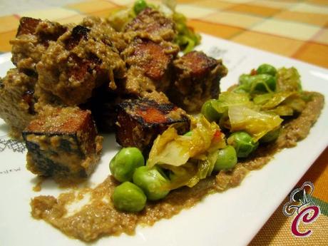 Spezzatino di tofu marinato con salsa di sedano e noci: per chi la chiama diffidenza, per chi si lascia conquistare