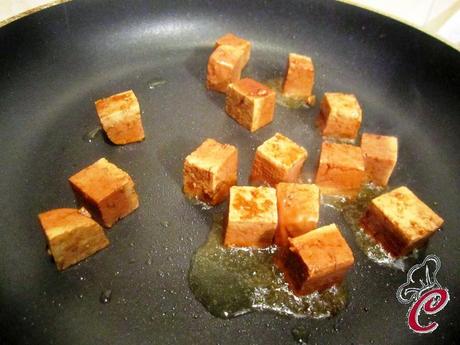 Spezzatino di tofu marinato con salsa di sedano e noci: per chi la chiama diffidenza, per chi si lascia conquistare