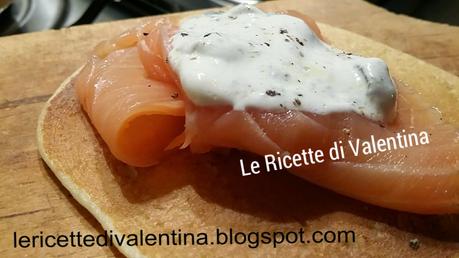 Pancake alle patate con salmone affumicato e salsa allo yogurt greco