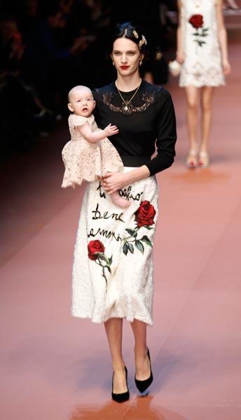 Pillole di satira fescion #4: ADESSO riscopriamo la donna? dolce_gabbana_aw2015