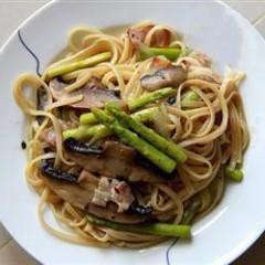 |⇨ Tagliatelle con funghi e asparagi