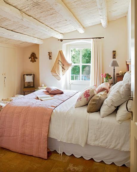 Ristrutturazione di un casale in pietra affacciato sul Mediterraneo