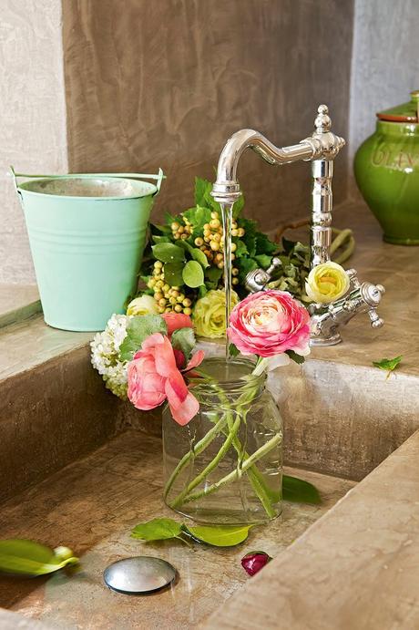 Ristrutturazione di un casale in pietra affacciato sul Mediterraneo