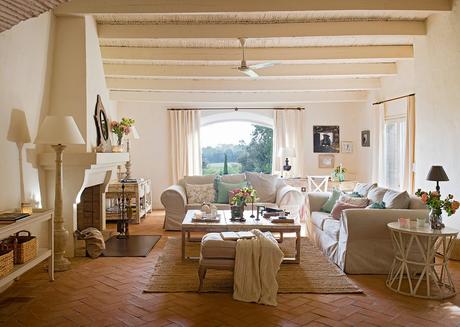 Ristrutturazione di un casale in pietra affacciato sul Mediterraneo