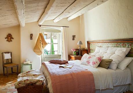 Ristrutturazione di un casale in pietra affacciato sul Mediterraneo