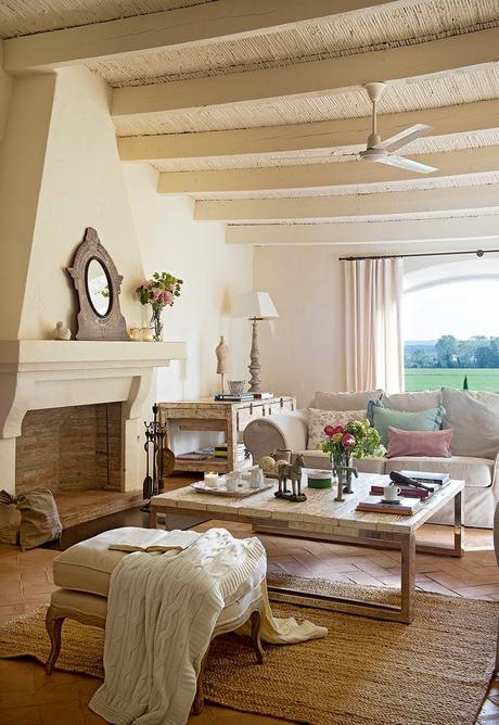 Ristrutturazione di un casale in pietra affacciato sul Mediterraneo