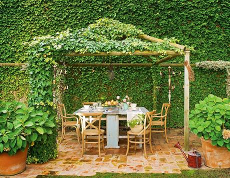 Ristrutturazione di un casale in pietra affacciato sul Mediterraneo