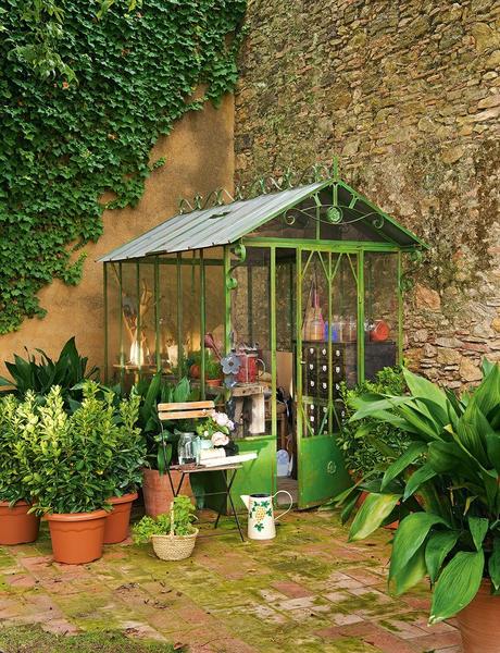 Ristrutturazione di un casale in pietra affacciato sul Mediterraneo