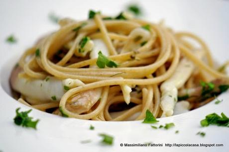 La pasta integrale e la cucina di mare: spaghetti aglio olio e cannolicchi
