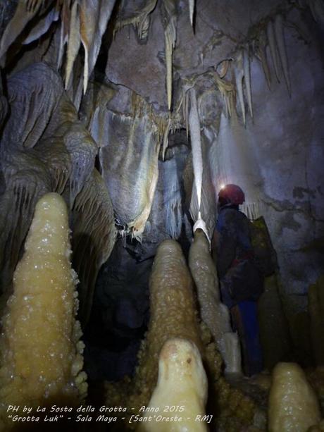 Sala Maya con l’enorme speleotema del bacio fra stalattite e stalagmite