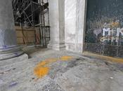Napoli, vandali azione Piazza Plebiscito appena restaurata