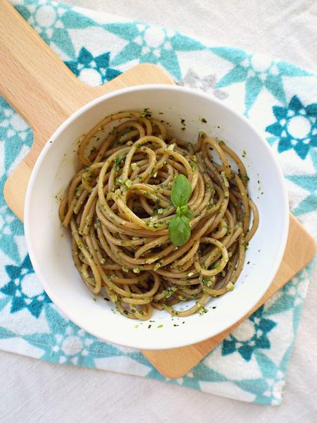 Pesto al radicchio verde di campo e anacardi