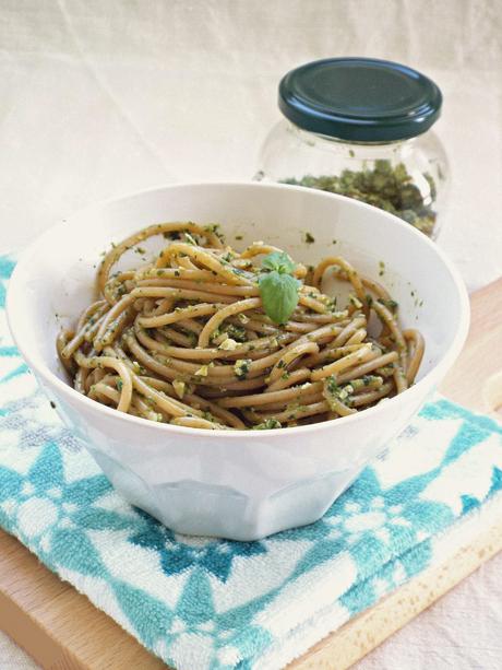 Pesto al radicchio verde di campo e anacardi