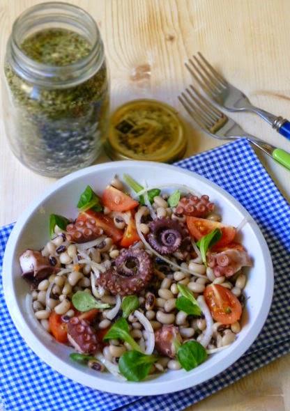 insalata di polpo e fagioli dell'occhio