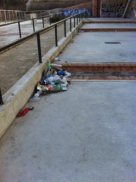 Roma vuole costruire il nuovo Ponte dei Congressi. Farà la fine del nuovo Ponte della Musica? 13 eloquenti foto da un disastro di vandalismo e abbandono