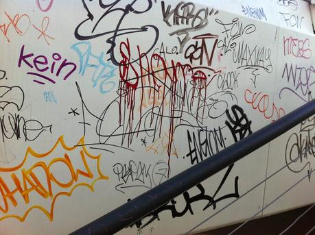 Roma vuole costruire il nuovo Ponte dei Congressi. Farà la fine del nuovo Ponte della Musica? 13 eloquenti foto da un disastro di vandalismo e abbandono