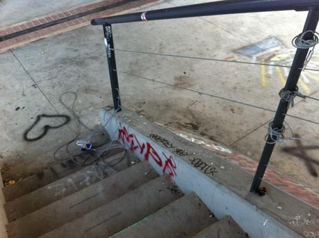 Roma vuole costruire il nuovo Ponte dei Congressi. Farà la fine del nuovo Ponte della Musica? 13 eloquenti foto da un disastro di vandalismo e abbandono