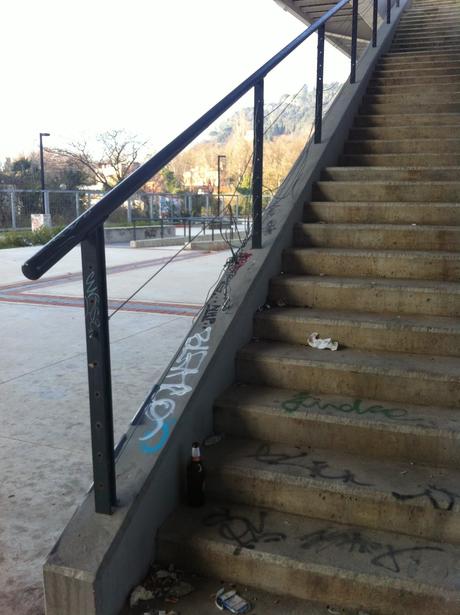 Roma vuole costruire il nuovo Ponte dei Congressi. Farà la fine del nuovo Ponte della Musica? 13 eloquenti foto da un disastro di vandalismo e abbandono