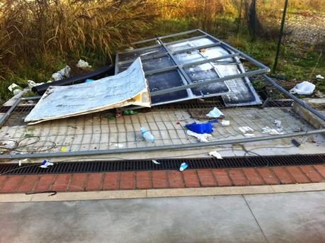 Roma vuole costruire il nuovo Ponte dei Congressi. Farà la fine del nuovo Ponte della Musica? 13 eloquenti foto da un disastro di vandalismo e abbandono