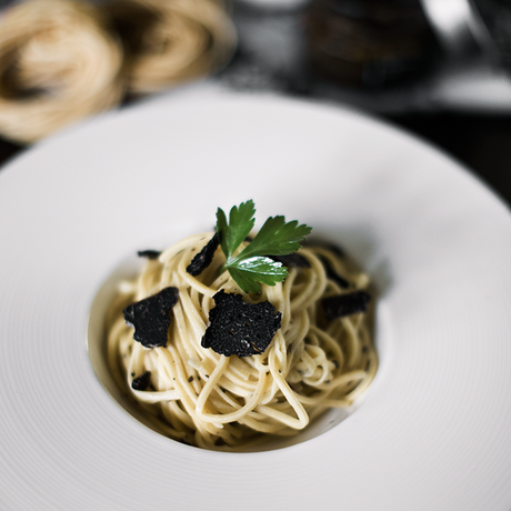 #INGORDO - Chitarra con salsa tartufata e tartufo nero pregiato