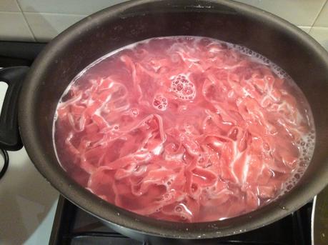 TAGLIATELLE ALLE BARBABIETOLE ROSSE CON VERDURE