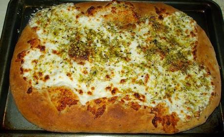 Focaccia con stracchino e pistacchi