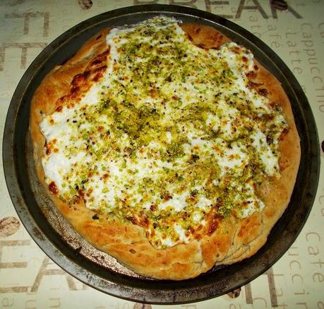 Focaccia con stracchino e pistacchi