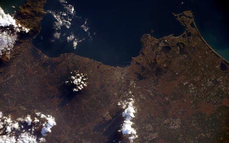 Napoli dallo spazio: il saluto dellâastronauta Samantha Cristoforetti