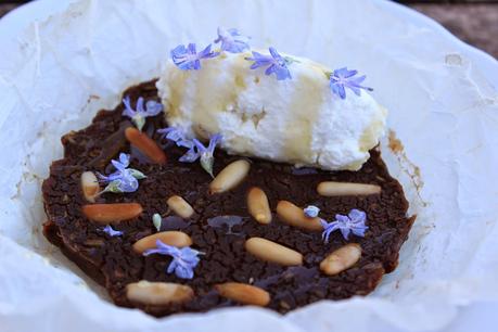 Castagnaccio al caffè con ricotta e miele di castagne