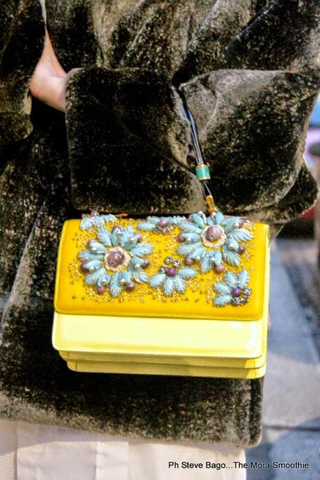 themorasmoothie, fashion, fashionblog, fashionblogger, mfw, milano fashion week, agata della torre, de scal, veneziani, veneziani bag, gabrieleffe, athenagioielli, ootd, skirt, gonna, gonna bianca, borsa gialla, come abbinare gonna bianca, cuff, swarovski, paola buonacara