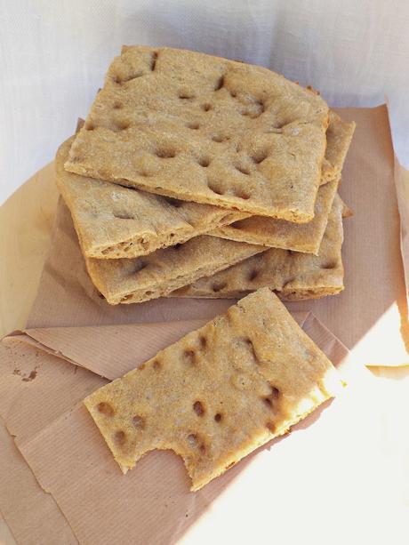 Focaccia semintegrale a lievitazione naturale