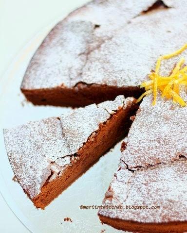 TORTA DI ALBUMI AL CIOCCOLATO PROFUMATA AL BERGAMOTTO