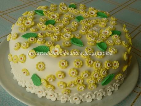 Torta a scacchi decorata con fiori in pasta di zucchero