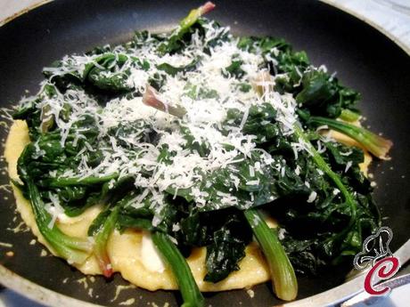 Omelette aperta di farinata di ceci con porro e spinaci: una catena infinita di sani rituali e nuovi contesti