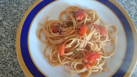 spaghetti integrali con Piccadilly , radicchio , prezzemolo al profumo di origano