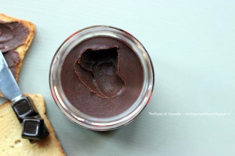 Crema spalmabile di cacao e nocciole simil nutella - facilissima e genuina