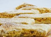 Strudel dolce albicocche sciroppate ricotta with apricots syrup cheese