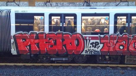 I vandali imbrattatori all'attacco della Metro C. Ecco le foto. E l'Atac per metterci una pezza fa ancor più danno