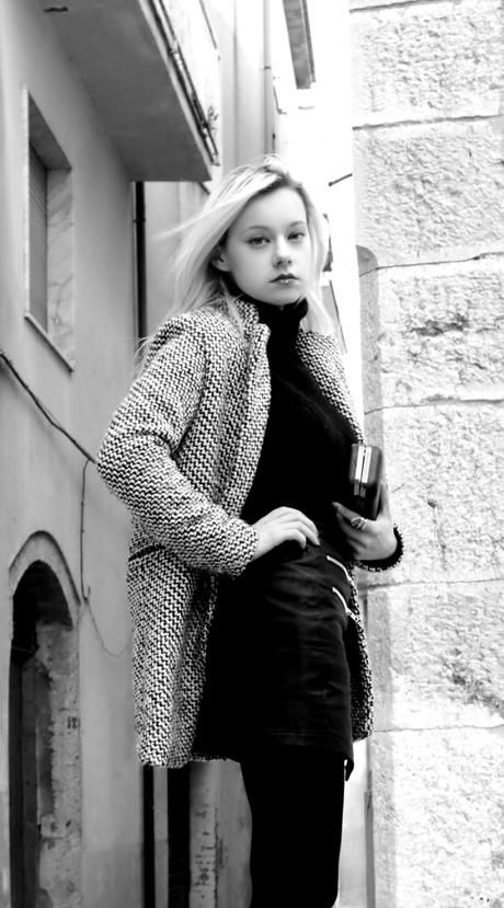 Cappotto bianco e nero e gonna di pelle asimmetrica fashion bloggers italiane Teresa Morone